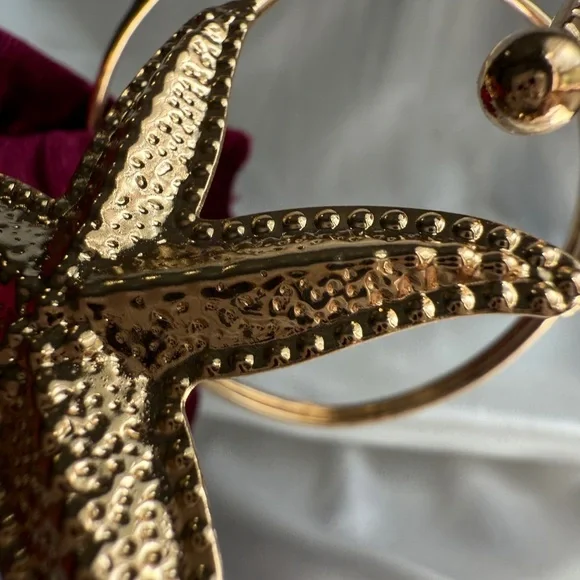 Zara Gold Starfish Bracelet Elegant Jewelry - Picture 11 of 12